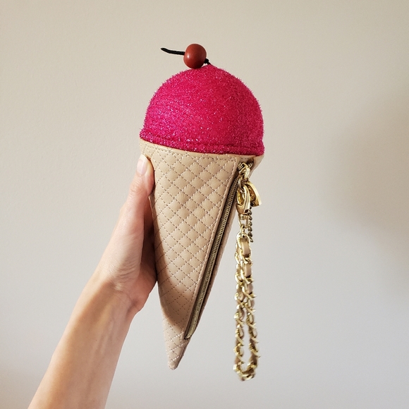 Betsey Johnson - RARE - Ice cream cone wristlet 🍦 - Picture 9 of 10
